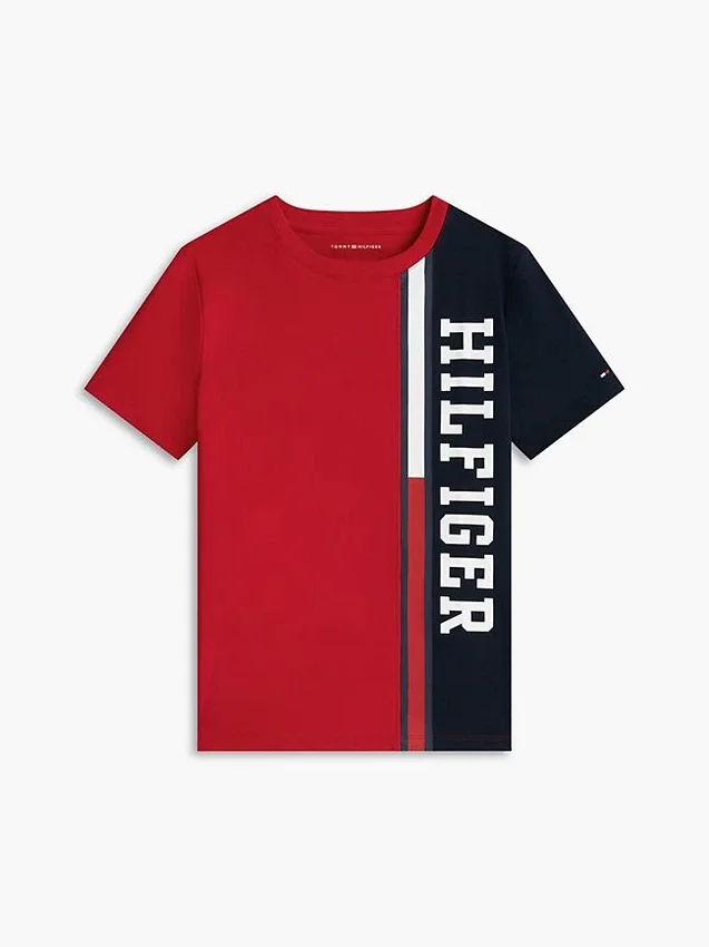 Camiseta infantil con logo y bloques de color verticales Camiseta infantil con logo y bloques de color verticales