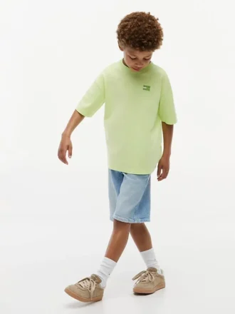 Camiseta infantil con logotipo de bandera en tonos