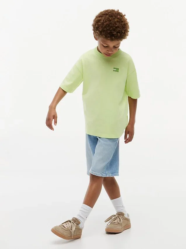 Camiseta infantil con logotipo de bandera en tonos Camiseta infantil con logotipo de bandera en tonos