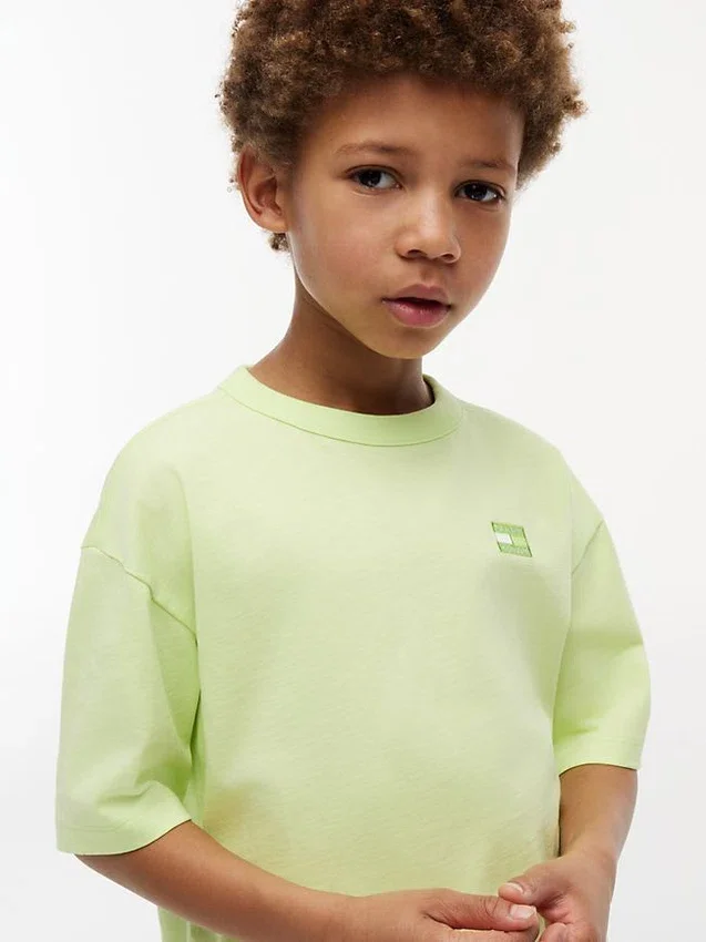 Camiseta infantil con logotipo de bandera en tonos Camiseta infantil con logotipo de bandera en tonos