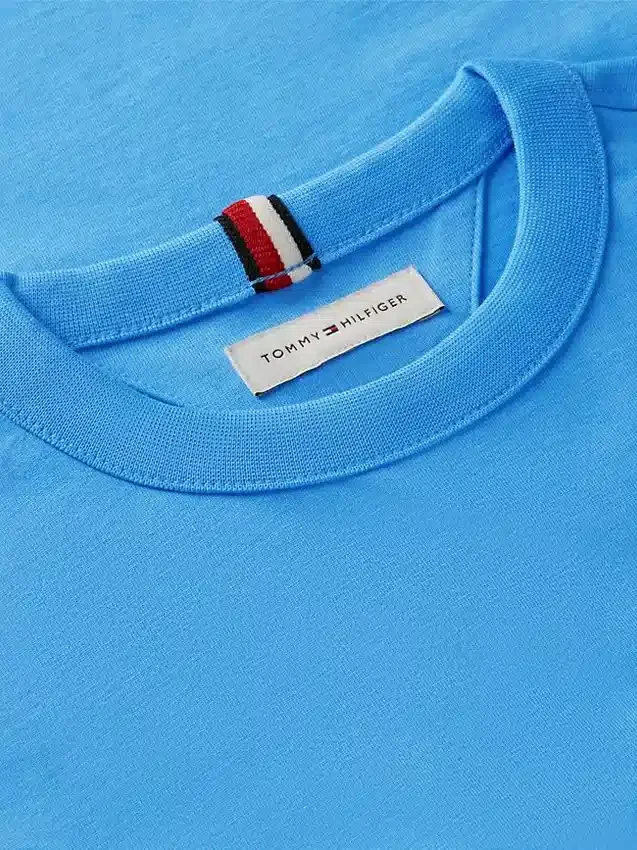Camiseta infantil con logotipo de bandera en tonos Camiseta infantil con logotipo de bandera en tonos