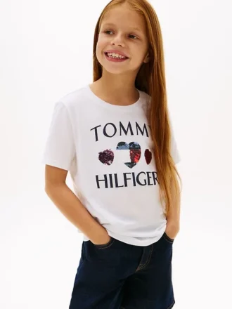 Camiseta infantil con logotipo de corazón de lentejuelas