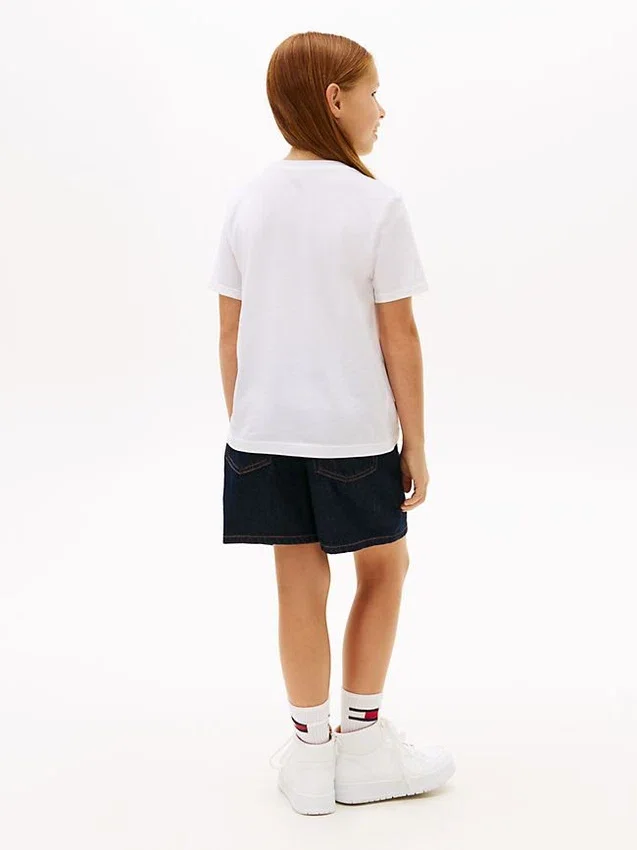 Camiseta infantil con logotipo de corazón de lentejuelas Camiseta infantil con logotipo de corazón de lentejuelas