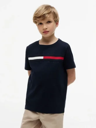 Camiseta infantil con logotipo y rayas de bandera