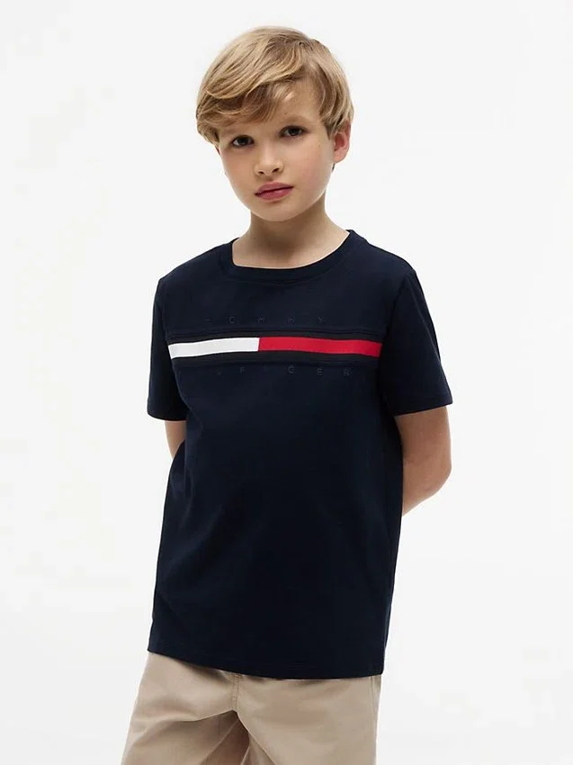 Camiseta infantil con logotipo y rayas de bandera Camiseta infantil con logotipo y rayas de bandera