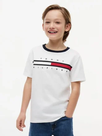 Camiseta infantil con logotipo y rayas de bandera