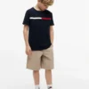 Camiseta infantil con logotipo y rayas de bandera Camiseta infantil con logotipo y rayas de bandera