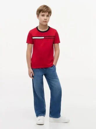 Camiseta infantil con logotipo y rayas de bandera