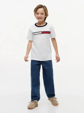 Camiseta infantil con logotipo y rayas de bandera