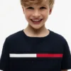 Camiseta infantil con logotipo y rayas de bandera Camiseta infantil con logotipo y rayas de bandera