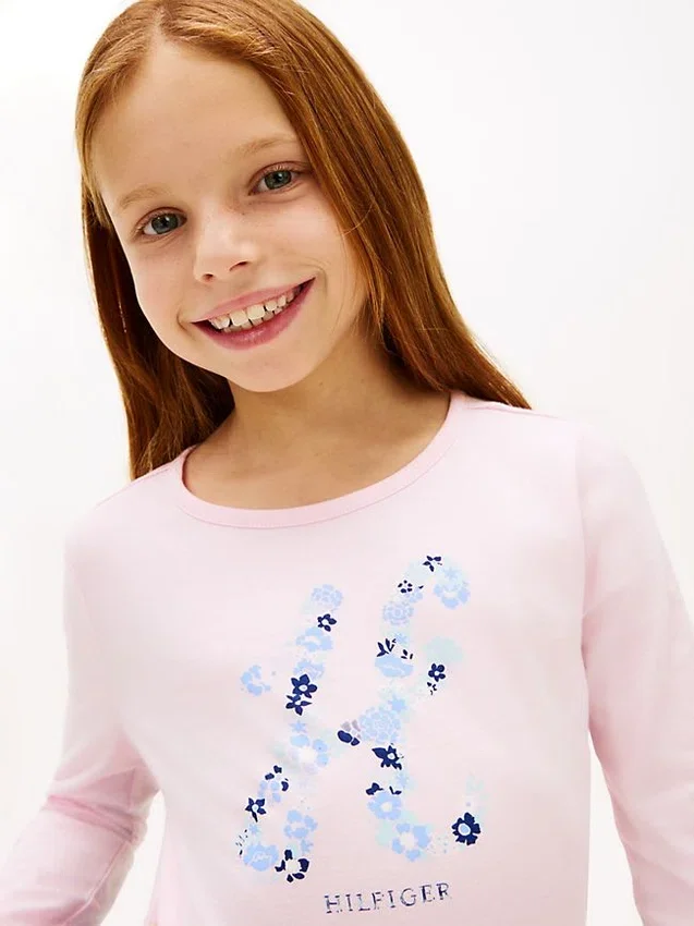 Camiseta infantil con monograma floral Camiseta infantil con monograma floral