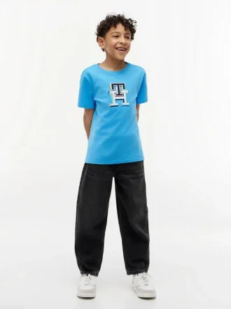 Camiseta infantil con monograma multicolor