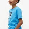 Camiseta infantil con monograma multicolor