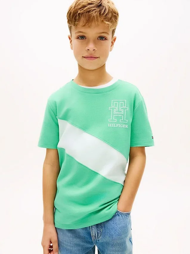 Camiseta infantil con rayas y logotipo Camiseta infantil con rayas y logotipo