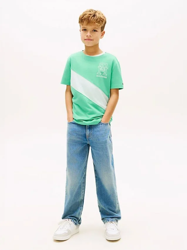 Camiseta infantil con rayas y logotipo Camiseta infantil con rayas y logotipo