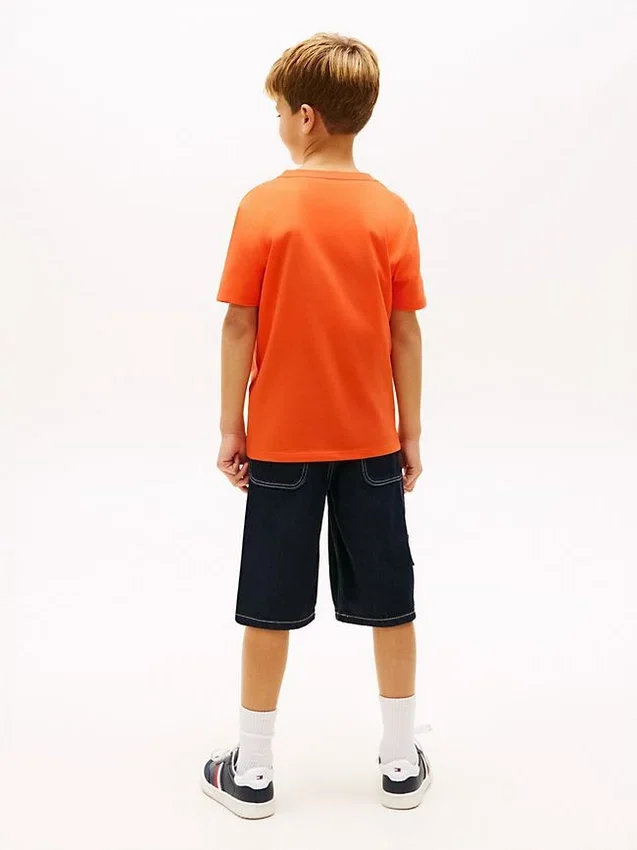 Camiseta infantil con rayas y logotipo Camiseta infantil con rayas y logotipo