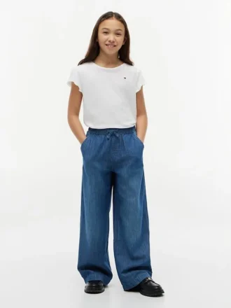 Camiseta infantil con ribete en las mangas