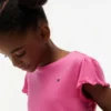 Camiseta infantil con ribete en las mangas
