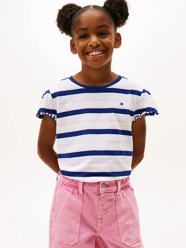 Camiseta infantil de rayas con ribete en las mangas Camiseta infantil de rayas con ribete en las mangas