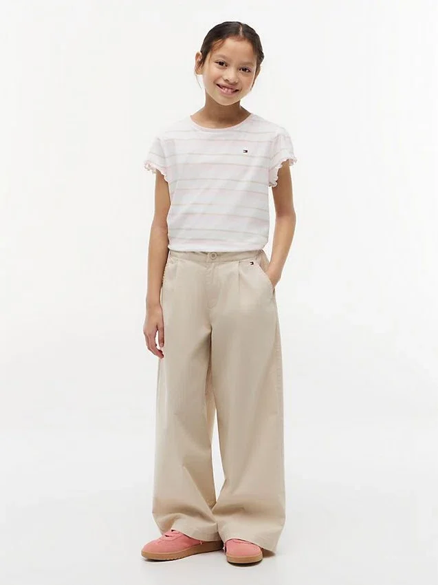 Camiseta infantil de rayas con ribete en las mangas Camiseta infantil de rayas con ribete en las mangas
