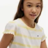 Camiseta infantil de rayas con ribete en las mangas Camiseta infantil de rayas con ribete en las mangas