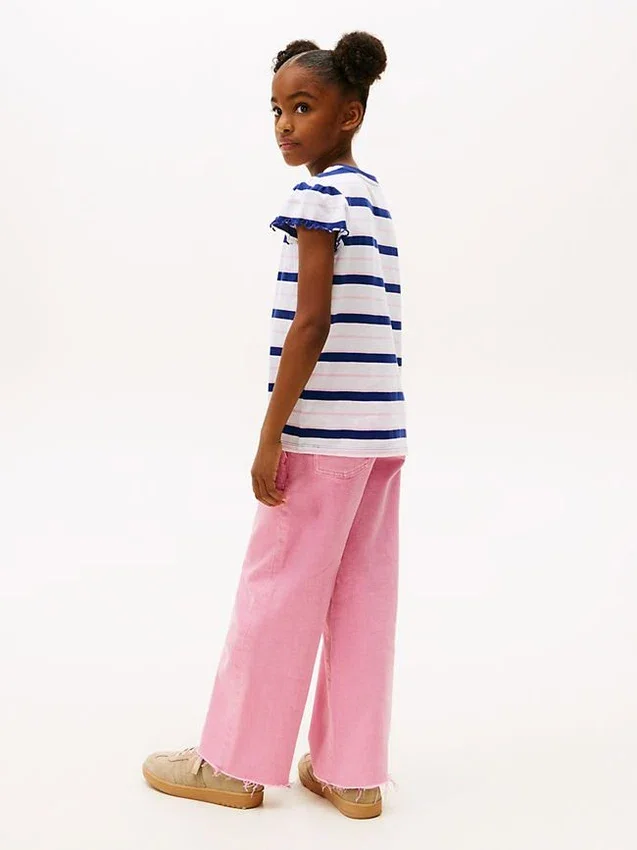 Camiseta infantil de rayas con ribete en las mangas Camiseta infantil de rayas con ribete en las mangas
