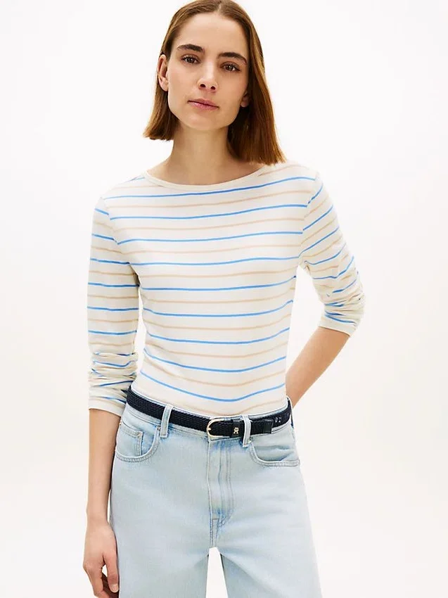 Camiseta ligera con cuello barco Camiseta ligera con cuello barco