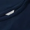 Camiseta náutica con cuello barco y botones dorados