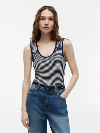 Camiseta sin mangas de corte entallado con botones dorados de estilo náutico