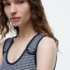 Camiseta sin mangas de corte entallado con botones dorados de estilo náutico