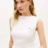 Camiseta sin mangas de cuello barco de punto acanalado y corte entallado Camiseta sin mangas de cuello barco de punto acanalado y corte entallado