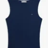 Camiseta sin mangas de punto acanalado con cuello barco y corte ajustado