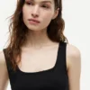 Camiseta sin mangas de punto calado con cuello cuadrado Camiseta sin mangas de punto calado con cuello cuadrado