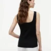 Camiseta sin mangas de punto calado con cuello cuadrado Camiseta sin mangas de punto calado con cuello cuadrado