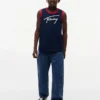 Camiseta sin mangas para niños con el logotipo de Tommy en letra cursiva