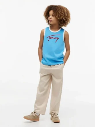 Camiseta sin mangas para niños con el logotipo de Tommy en letra cursiva