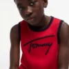 Camiseta sin mangas para niños con el logotipo de Tommy en letra cursiva