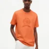Camiseta teñida en prenda con logotipo de hoja de laurel