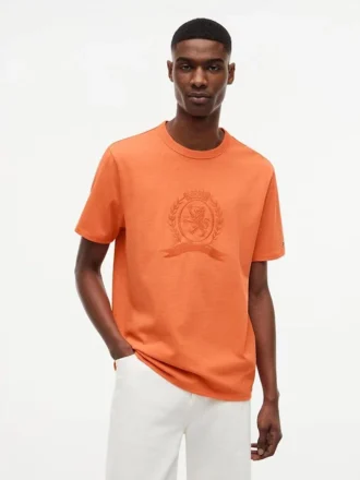 Camiseta teñida en prenda con logotipo de hoja de laurel