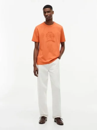Camiseta teñida en prenda con logotipo de hoja de laurel
