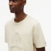 Camiseta teñida en prenda con logotipo de hoja de laurel