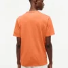 Camiseta teñida en prenda con logotipo de hoja de laurel