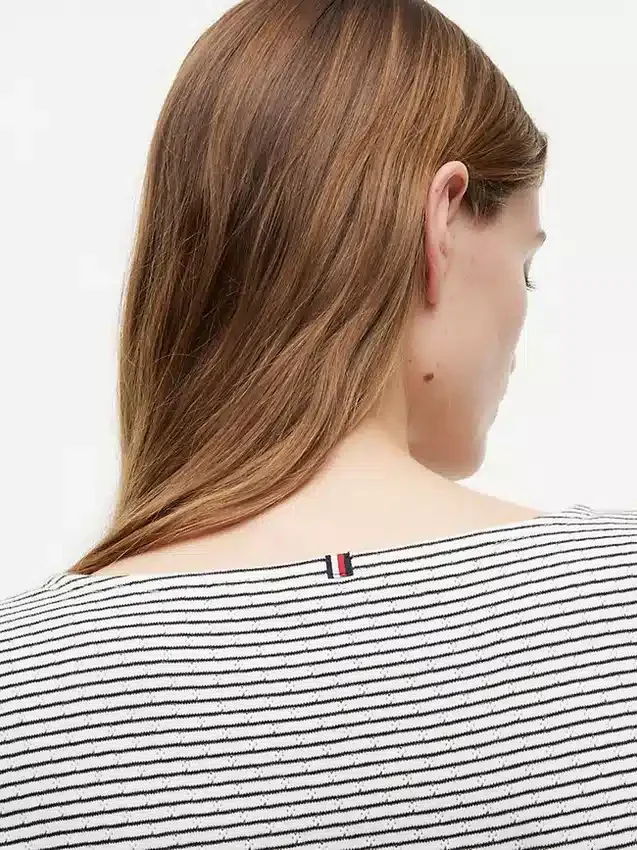 Camiseta tipo cárdigan de punto calado a rayas Camiseta tipo cárdigan de punto calado a rayas