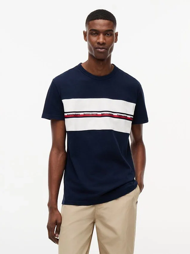 Camiseta Tommy Jeans con cinta con el logotipo característico Camiseta Tommy Jeans con cinta con el logotipo característico
