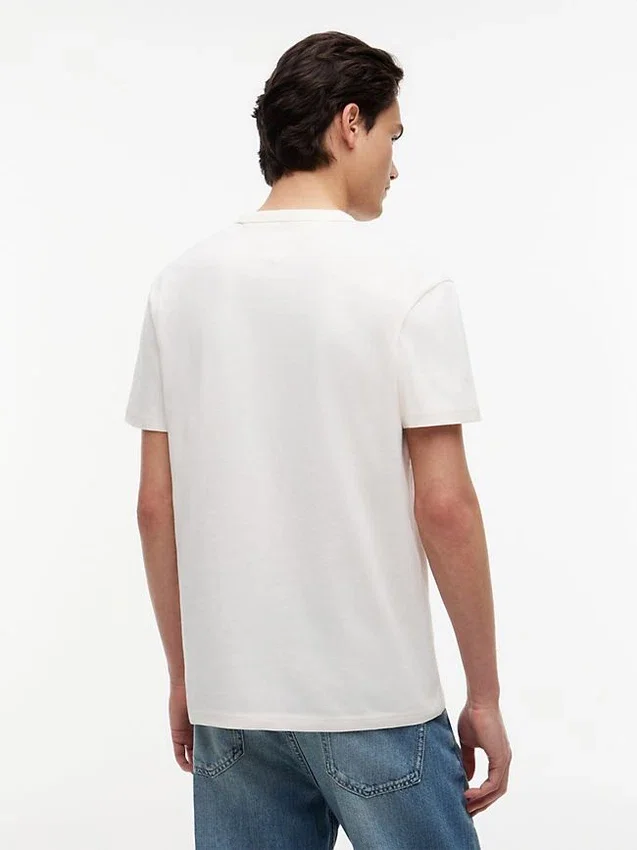Camiseta Tommy Jeans con cinta con el logotipo característico Camiseta Tommy Jeans con cinta con el logotipo característico