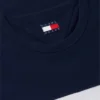 Camiseta Tommy Jeans con cinta con el logotipo característico Camiseta Tommy Jeans con cinta con el logotipo característico
