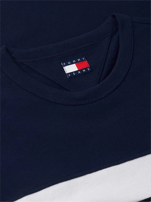 Camiseta Tommy Jeans con cinta con el logotipo característico Camiseta Tommy Jeans con cinta con el logotipo característico