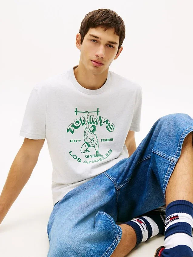 Camiseta Tommy Jeans con el logotipo del levantador de pesas Camiseta Tommy Jeans con el logotipo del levantador de pesas