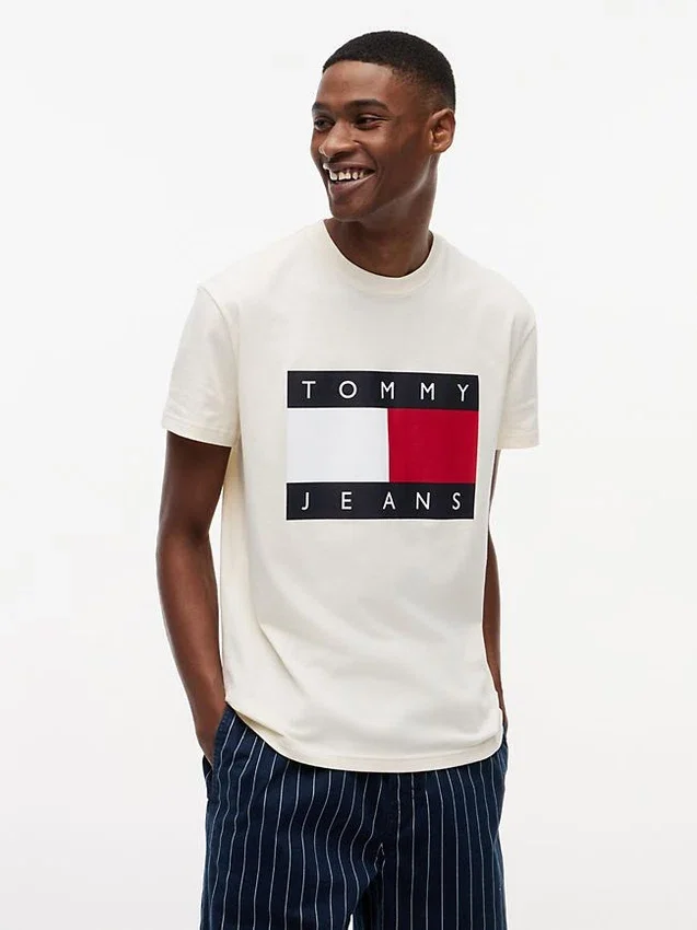 Camiseta Tommy Jeans con gran logotipo de bandera Camiseta Tommy Jeans con gran logotipo de bandera