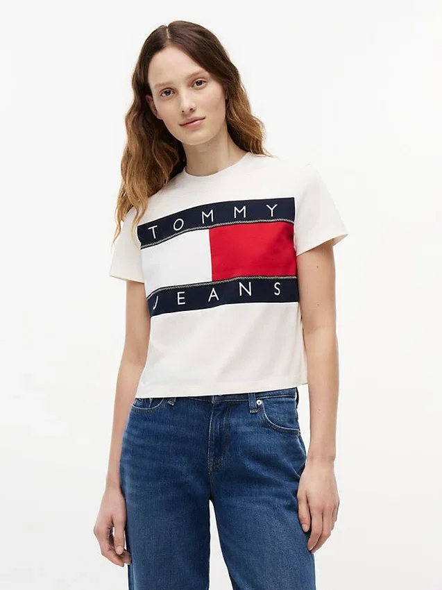 Camiseta Tommy Jeans con gran logotipo de bandera Camiseta Tommy Jeans con gran logotipo de bandera
